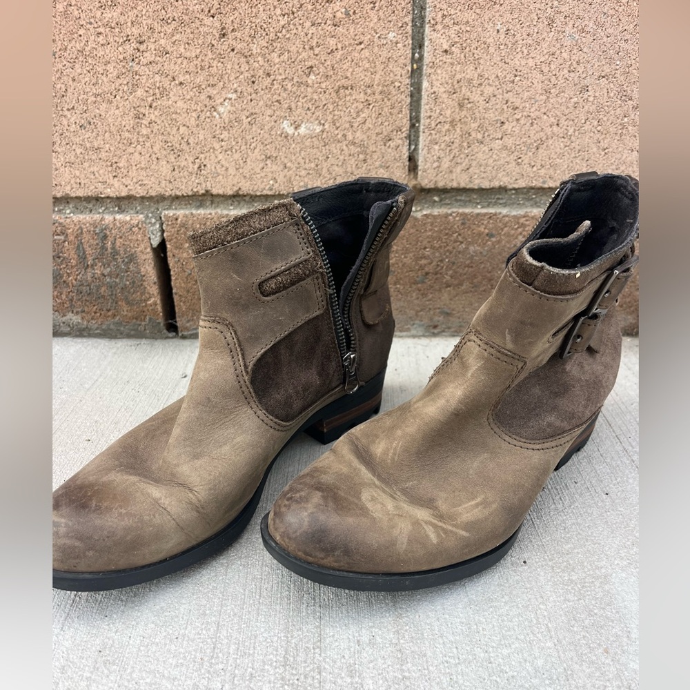 Sorel Lolla Boots Womens 7.5 Ankle Brown Leather Buckle Strap Side Zip Bootie